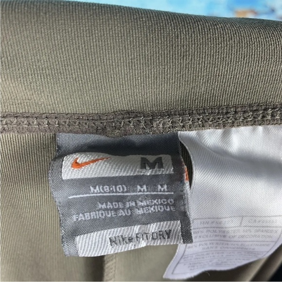 Nike Fit Dry Yoga Capri Pants Workout Activewear Green Women's Size Medium - Picture 5 of 5